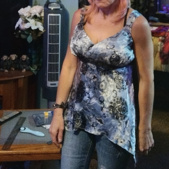 Shimmery lt blue/black asymmetrical top - Picture 9 of 12